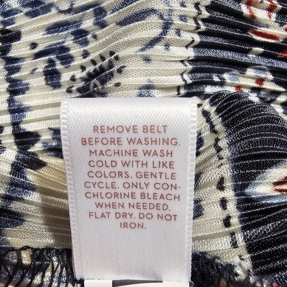 Women's LC Lauren Conrad Abstract Stripe Pleated Shift Dress - Picture 14 of 14